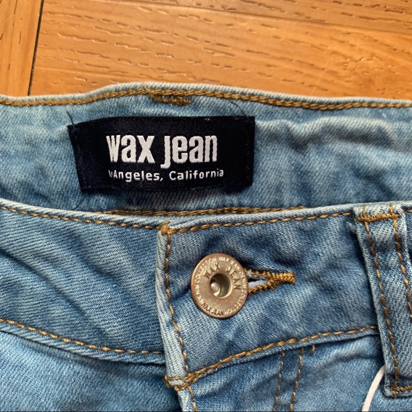 Plus size denim shorts - Picture 2 of 4